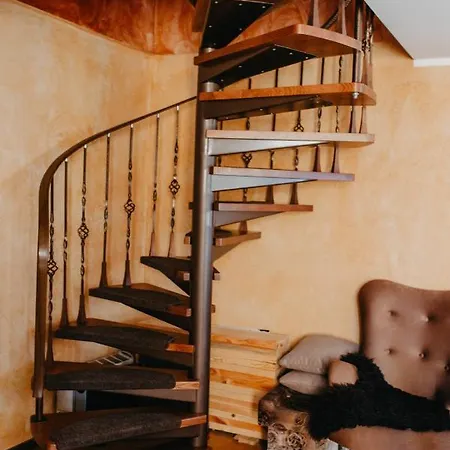 Brzozowa 9 * 雷泽沃